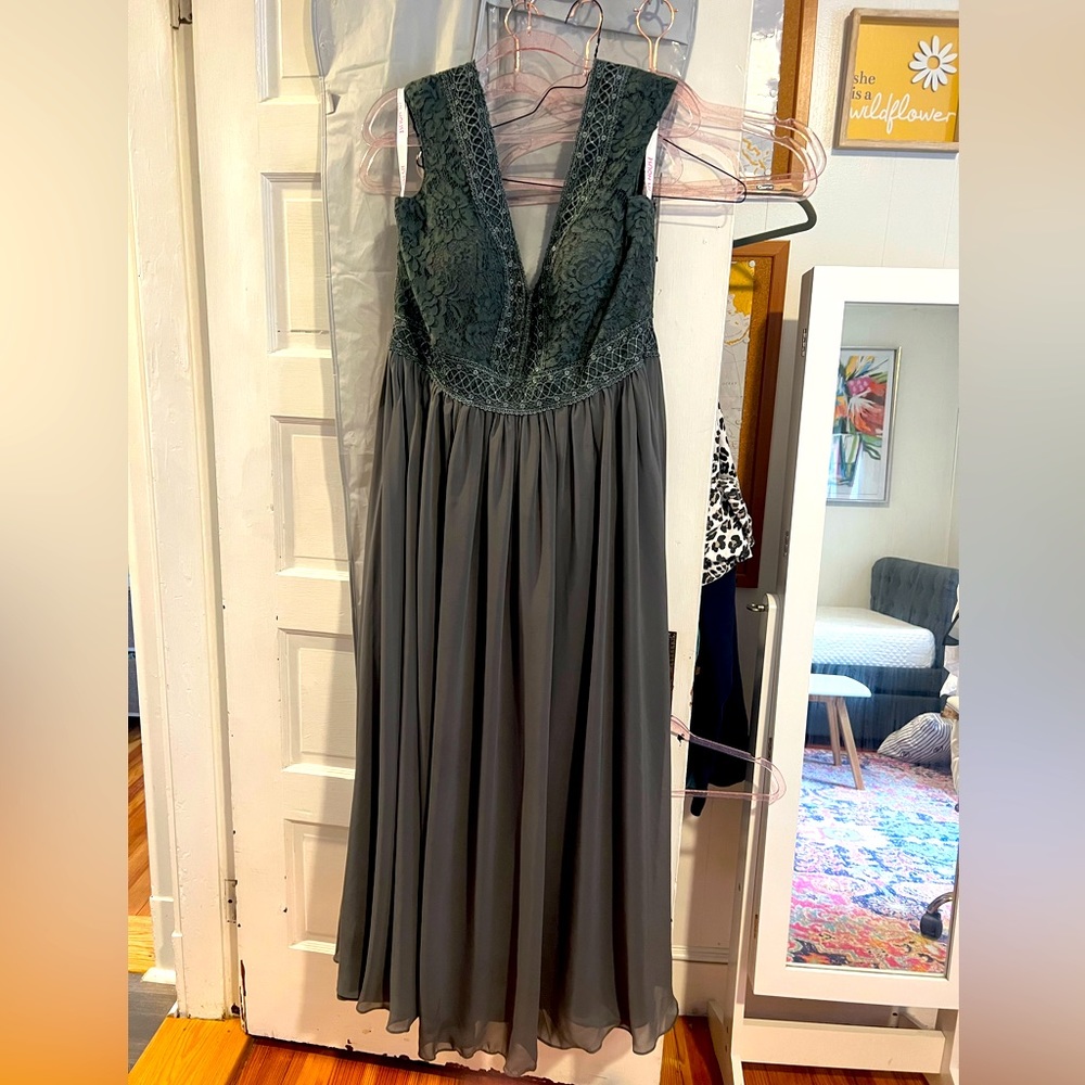 Bridesmaid/Groomswoman Dress